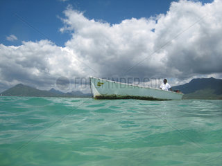 La Gaulette  Mauritius  Fischerboot vor den Benitiers Islands