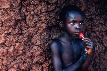 Swaziland  Portrait eines Jungen  der an Aids erkrankt ist