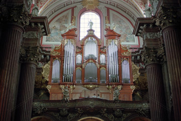 Orgel in der barocken Kirche des Heiligen Bischofs Stanislaus (Posener Fara)  Polen