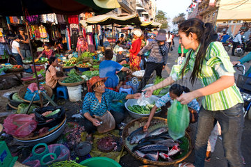 Phnom Penh  Kambodscha  Verkaeuferinnen auf einem Markt