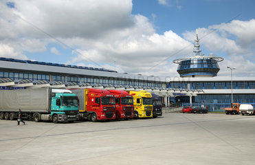 Koroszczyn  Polen  LKW-Terminal in der Naehe des Grenzuebergangs Kukuryki