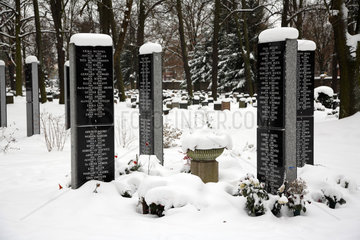 Berlin  Deutschland  Gruppengrab auf einem Friedhof im Berliner Bezirk Weissensee