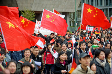 Berlin  Deutschland  Pro China Demonstration in Berlin