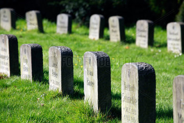 Eckernfoerde  Kriegsgraeber auf einem Friedhof