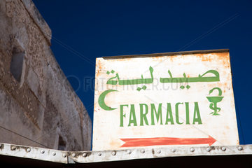 Tetouan  Marokko  Wegweiser zu einer Apotheke in der Altstadt