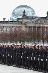 Berlin  Deutschland  militaerische Ehren zur Begruessung des tunesischen Ministerpraesidenten