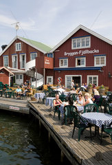 Fjaellbacka  Schweden  Restaurant Bryggan Fjaellbacka an der Hafenpromenade