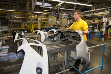Saarlouis  Deutschland  Ford-Werke in Saarlouis  Herstellung von Stossstangen