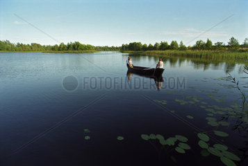 Ein Boot auf einem See in der Region Suwalki  Nordpolen
