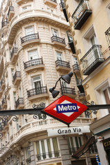 Madrid  Spanien  Emaille-Schild der Metrostation Gran Via