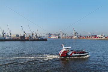 Hamburg  Deutschland  eine Faehre im Hamburger Hafen