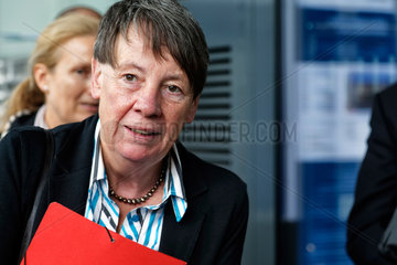 Berlin  Deutschland  Bundesumweltministerin Barbara Hendricks  SPD  besucht das Effizienzhaus Plus