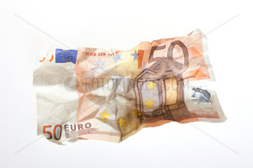 Berlin  Deutschland  zerknitterter 50-Euroschein