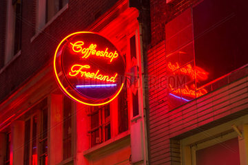 Amsterdam  Niederlande  Schild des Coffeeshop Freeland