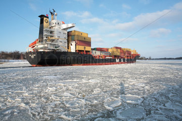 Rendsburg  Deutschland  Containerschiff MSC Jilhan auf dem Nord-Ostsee-Kanal