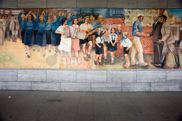 Berlin  Deutschland  Wandbild Aufbau der Republik von Max Lingner in der Pfeilervorhalle