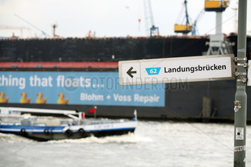 Hamburg  Deutschland  Hinweis zu den Landungsbruecken
