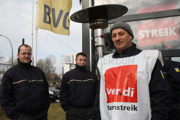 Berlin  Deutschland  Warnstreik der BVG-Angestellten