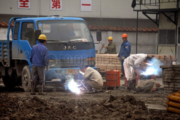 Shanghai  Arbeiter auf einer Baustelle