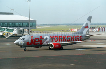 Flugzeug der Jet2.com auf dem Flughafen in Prag  Tschechien