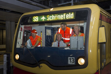 S-Bahnprobezug im BER Bahnhof