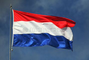 Iffezheim  Deutschland  Nationalfahne der Niederlande weht im Wind