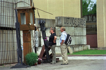 Barrikaden und Parlamentsgebaeude in Vilnius  Litauen