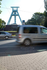 Bochum  Deutschland  Strassenverkehr in der Umweltzone Ruhrgebiet