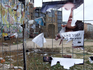 Berlin  Tacheles und zerrissenes Plakat