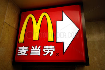 Shanghai  Wegweiser zu McDonalds