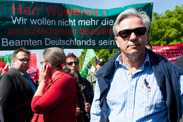 Berlin  Deutschland  Klaus Wowereit  Regierender Buergermeister  auf einer Demonstration