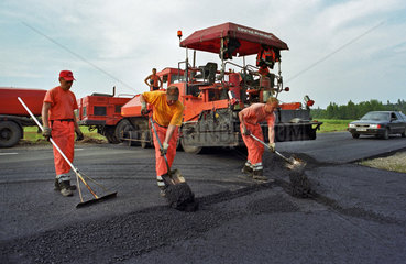 Bauarbeiter bei Strassenarbeiten  Litauen