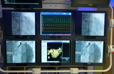 Berlin  Monitore in einer hochmodernen kardiologischen Ambulanz