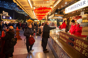 Deutschland  Berlin - Weihnachtsmarkt an der Gedaechtniskirche