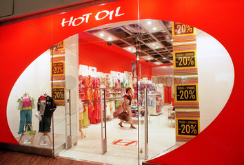 Geschaeft der Kette Hot Oil im Manufaktura  dem groessten Einkaufszentrum in Lodz  Polen