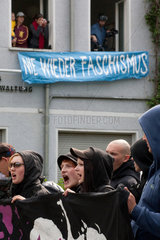 Berlin  Deutschland  Anwohner protestieren gegen den Aufmarsch der Rechtsradikalen