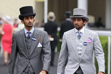 Ascot  Grossbritannien  Sheikh Rashid bin Dalmouk al Maktoum (links) und Sheikh Juma bin Dalmouk al Maktoum  Pferdebesitzer