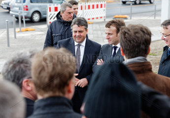 Berlin  Deutschland  Sigmar Gabriel  SPD  Bundeswirtschaftsminister  und Emmanuel Macron  PS  franzoesischer Wirtschaftsminister