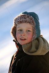 Ingatorp  Schweden  Junge in Winterkleidung im Portrait