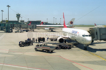 Aussenansicht vom Atatuerk-Flughafen in Istanbul