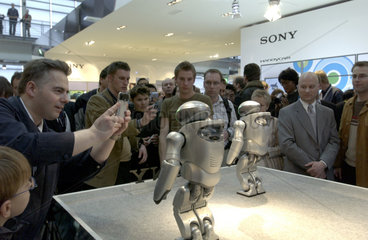 QRIO Sony Dream Robot  Cebit 2004