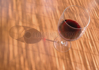 glass of red vine