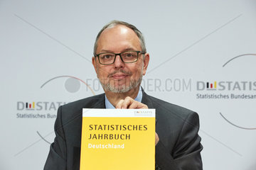 Berlin  Deutschland - Dr. Georg Thiel  Praesident des Statistischen Bundesamtes.