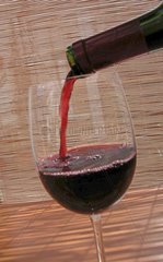 glass of red vine