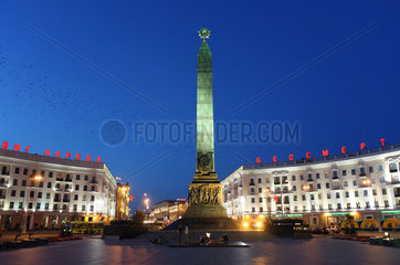Minsk  Weissrussland  Platz des Sieges mit einem 38 m hohen Obelisk