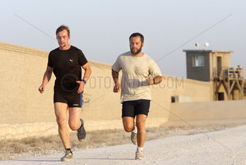 Kunduz  Afghanistan  Bundeswehr-ISAF-Soldaten beim Joggen