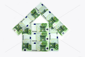 100 Euroscheine als Haus