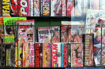 Angebot an Pornoheften in einem Zeitungskiosk in Posen (Poznan)  Polen