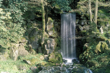 idyllischer Wasserfall