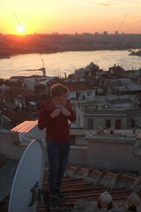 Istanbul  Tuerkei  Sonnenuntergang ueber der Stadt